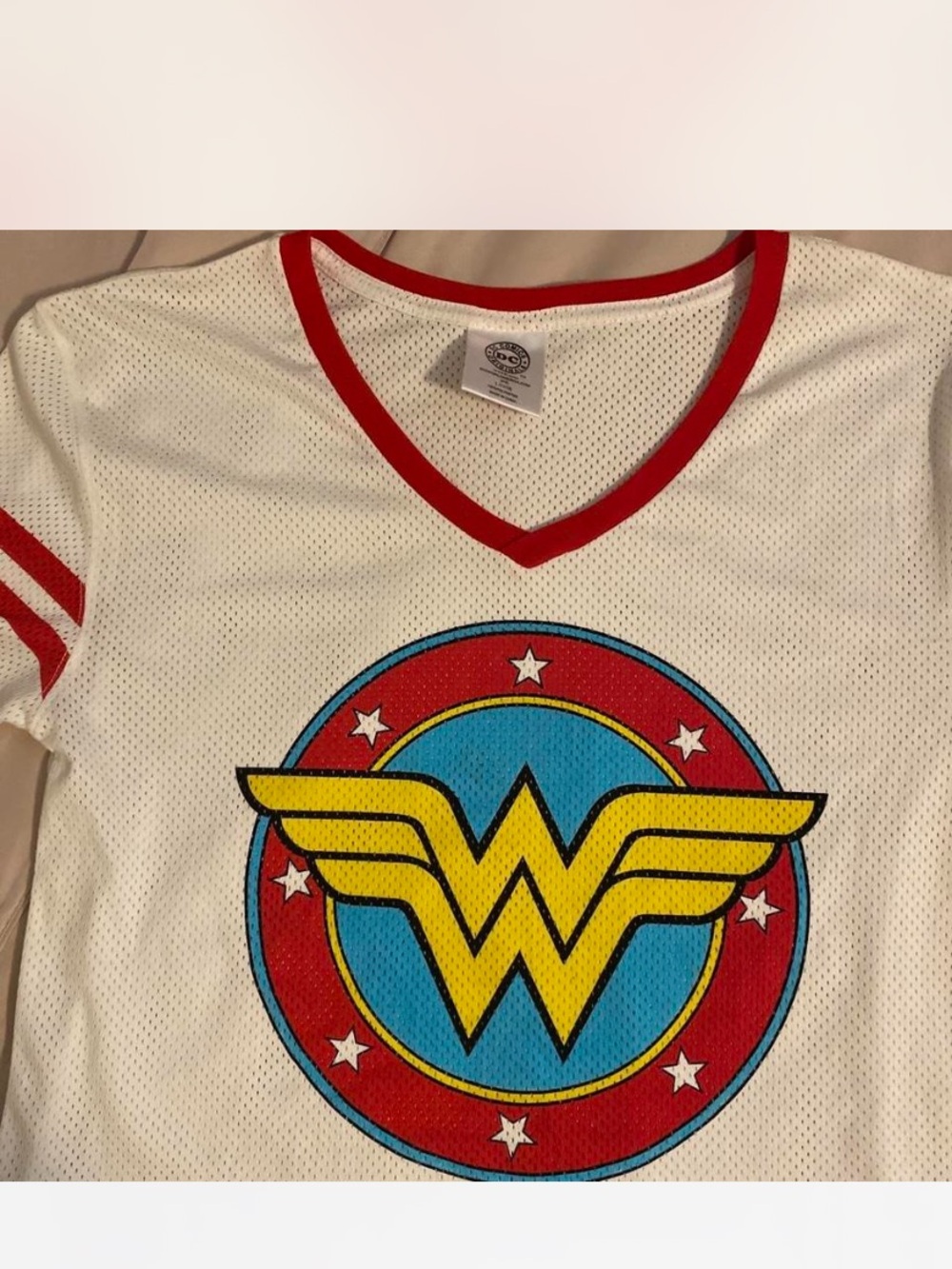 DC Comics Wonder Woman White V-Neck Tee with Red Trim and Yellow Logo Sz M